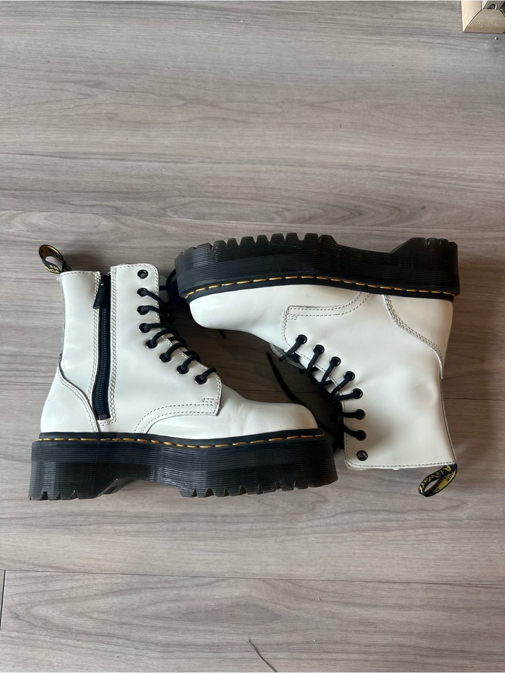DR. MARTENS JADON BOOT SMOOTH LEATHER PLATFORMS White Womens Size 6